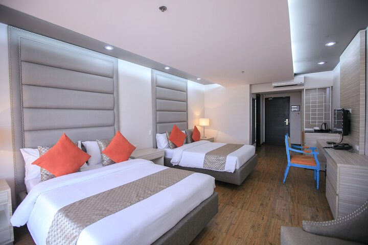 Room 11 of 37