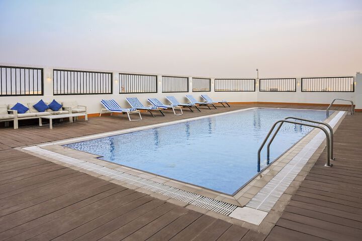 Pool 76 of 109