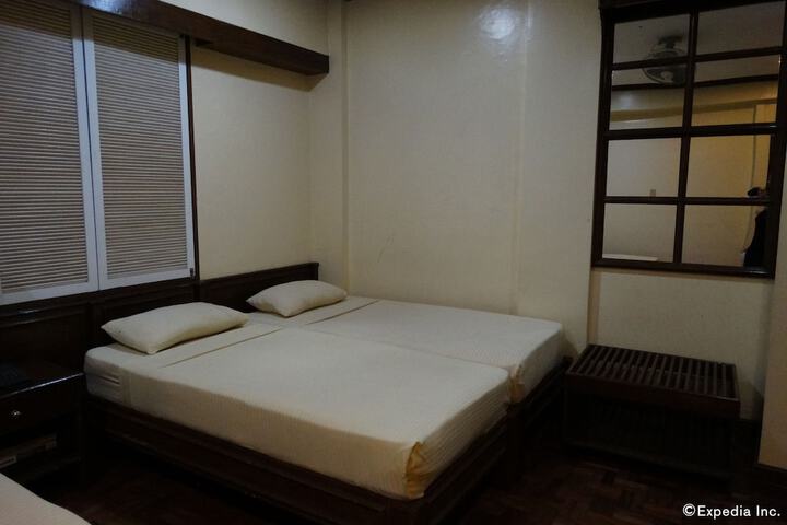 Room 14 of 83