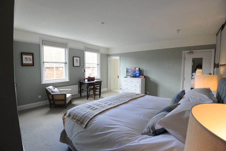Room 12 of 62