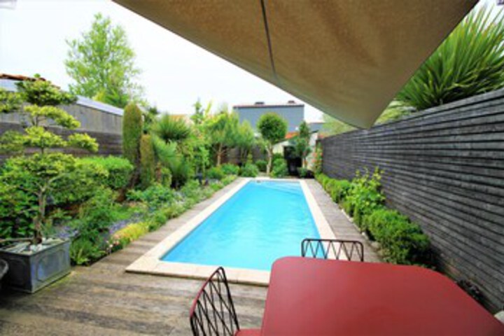 Pool 16 of 24