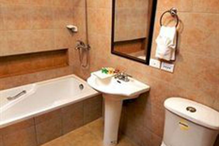 Room 3 of 32