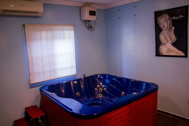 Hot Tub 31 of 39
