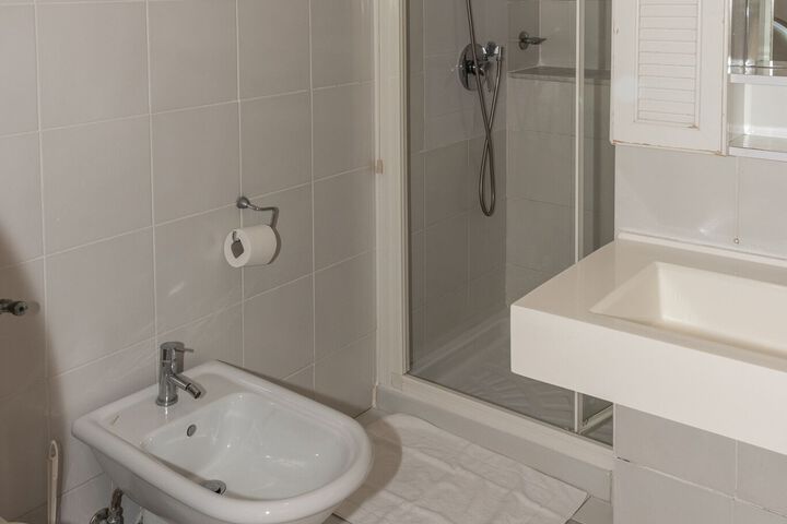 Room 4 of 15
