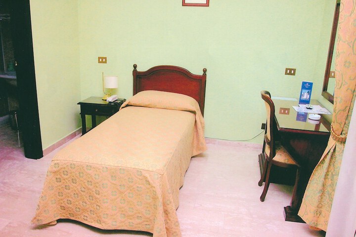 Room 10 of 42