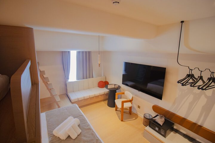 Room 42 of 59