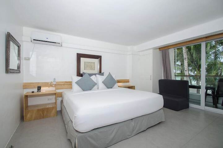 Room 12 of 50