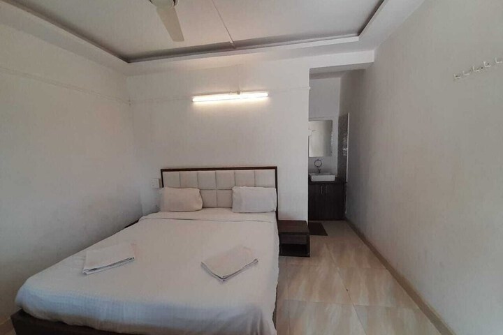 Room 26 of 42