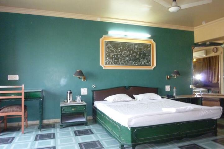 Room 17 of 45