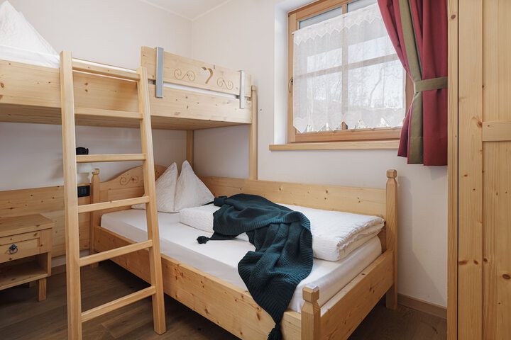 Room 2 of 35