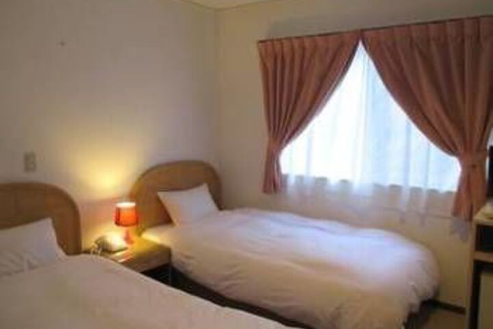 Room 12 of 23