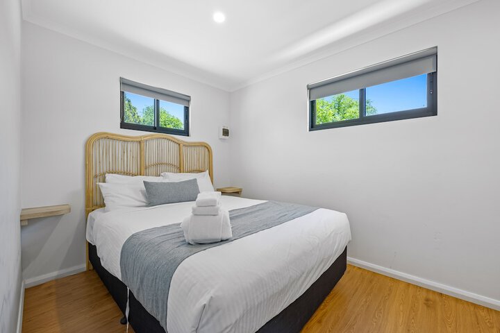 Room 4 of 93