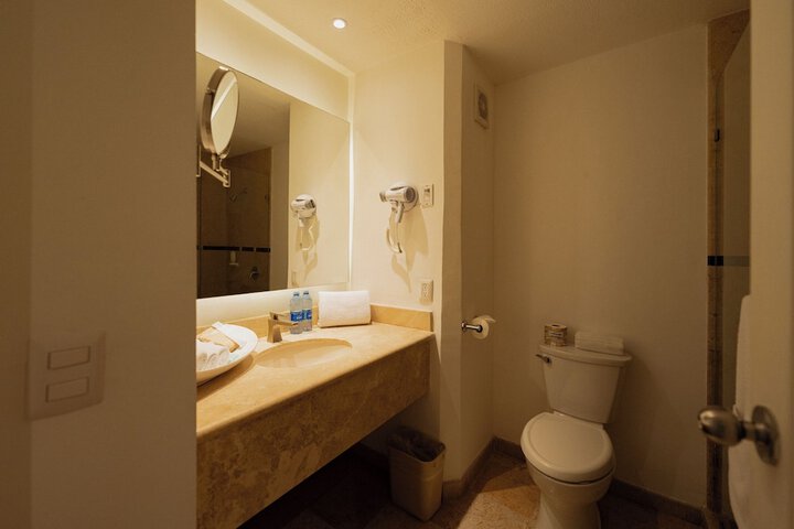 Room 42 of 117