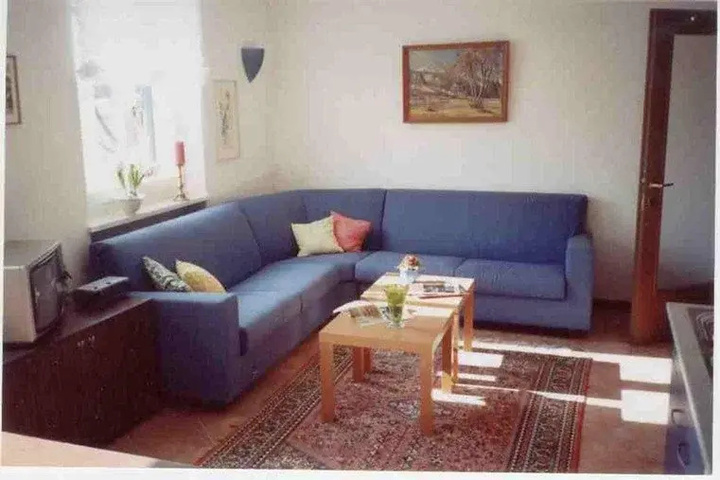Room 4 of 9