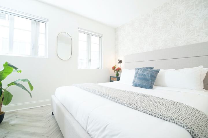 Modern Superior 2 Queen Beds (39 of 40)