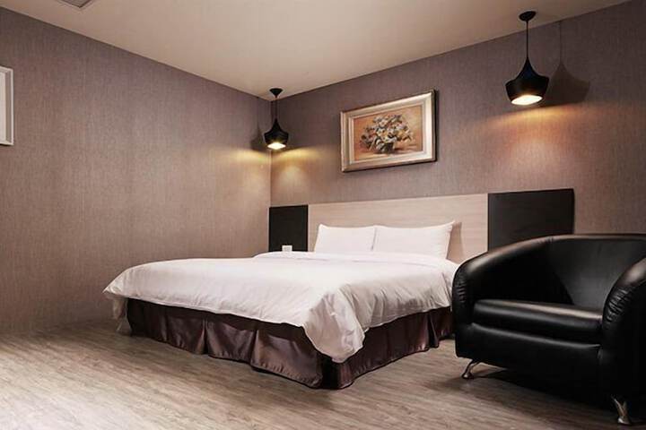 Room 14 of 38