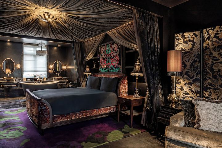 Room 21 of 77
