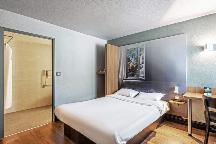 Room 6 of 22