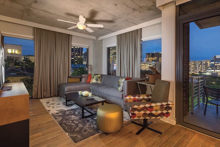 Room 34 of 85