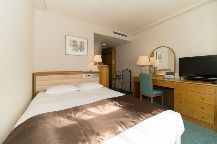 Room 8 of 33
