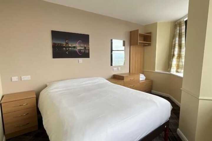 Room 13 of 83