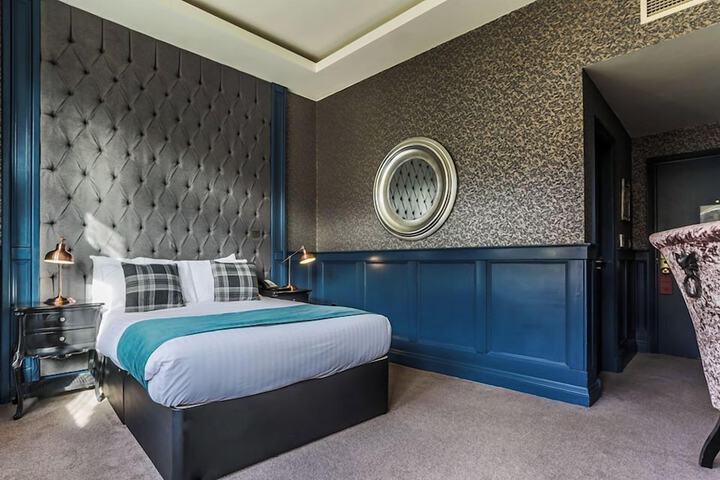 Room 18 of 36