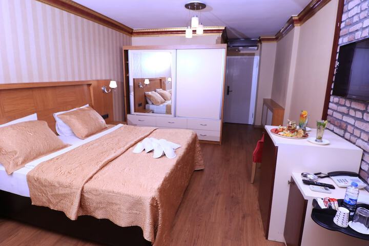 Room 10 of 37