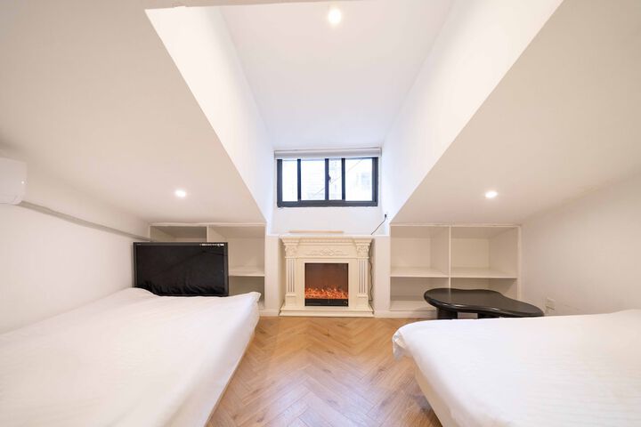 Room 6 of 21