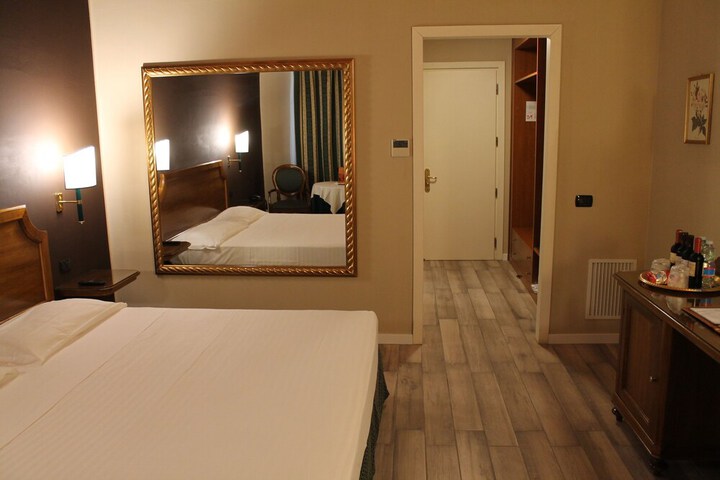 Room 19 of 110