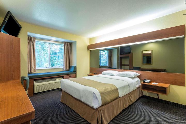2 Queen Beds Deluxe Room (42 of 43)