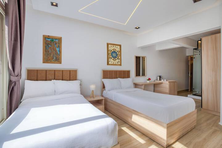 Room 12 of 32