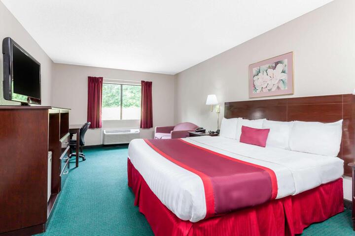 1 King Bed (2 of 6)