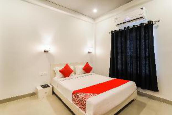 Oyo Flagship 75530 Sr Inn