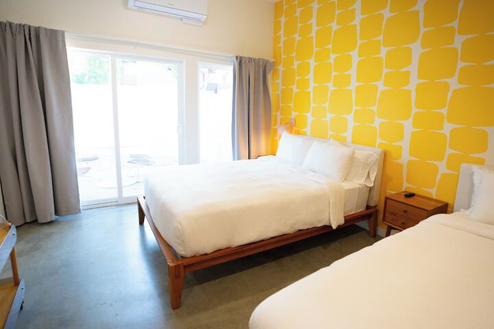 Room 32 of 68