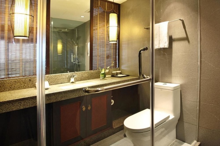 Room 8 of 25