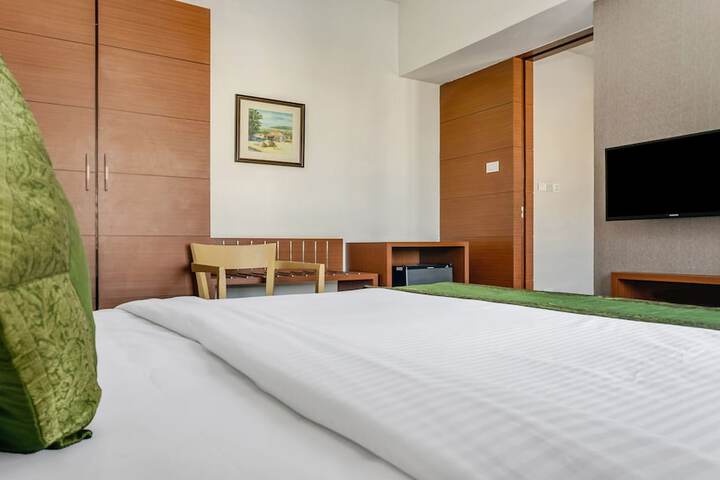 Room 11 of 37
