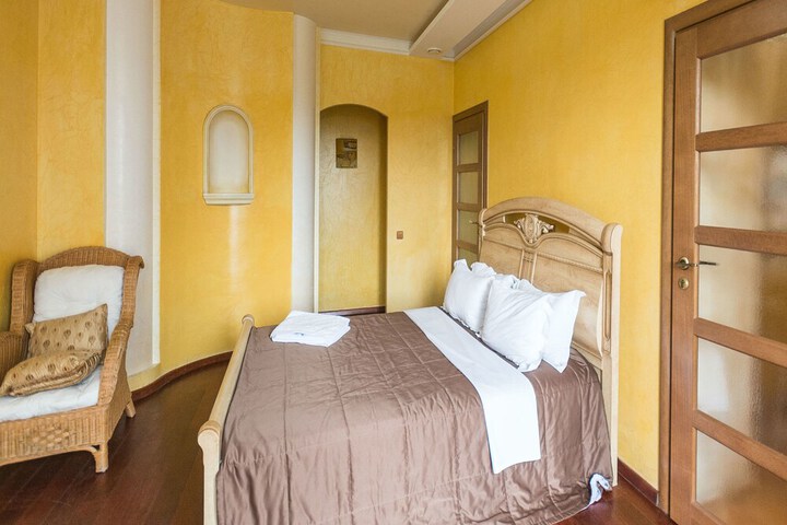 Room 16 of 214