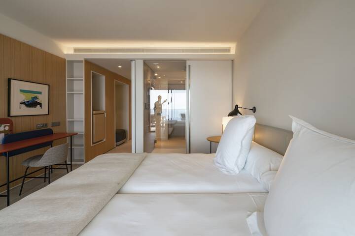 Room 6 of 38