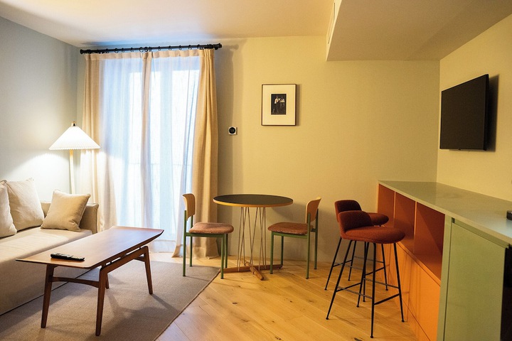 Room 32 of 66
