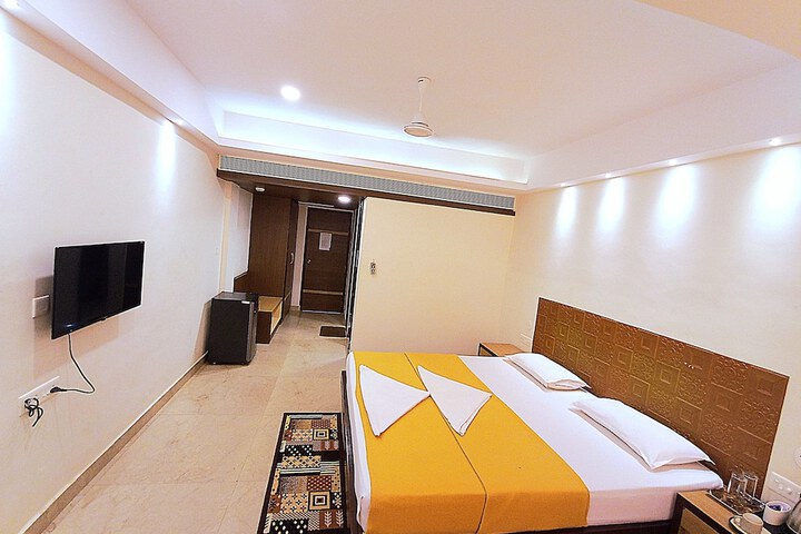 Room 3 of 9