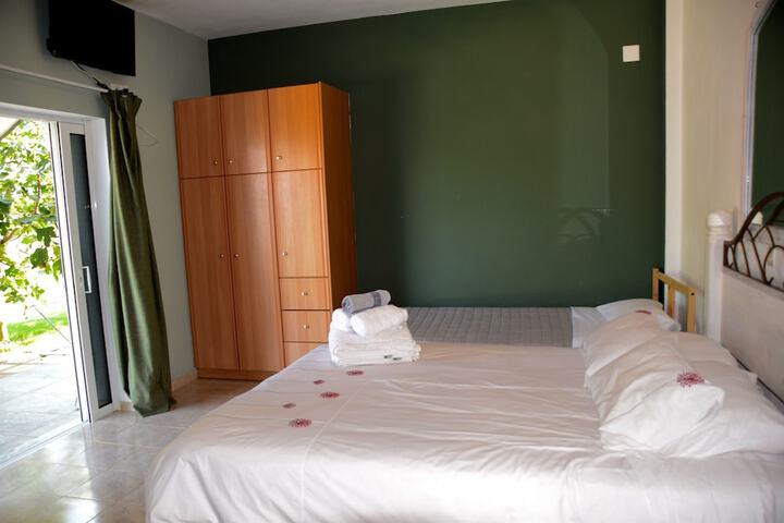 Room 8 of 81