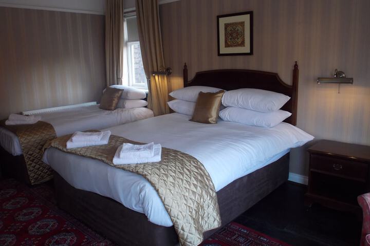 Room 8 of 37