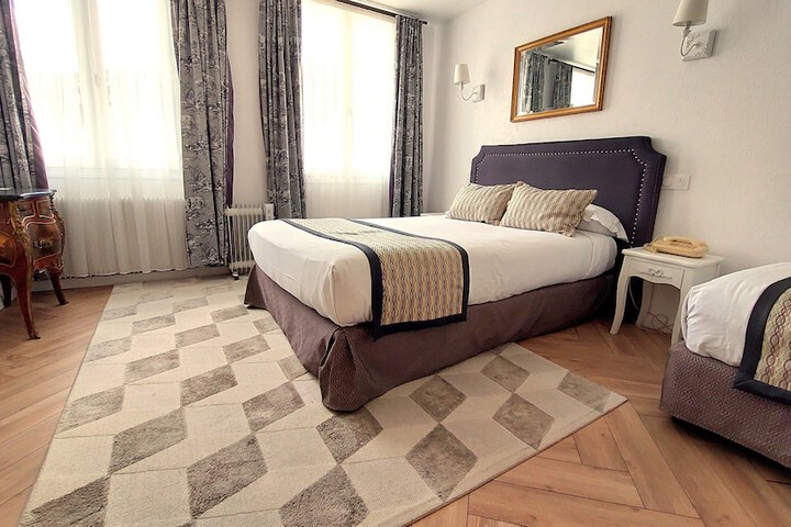 Room 12 of 27