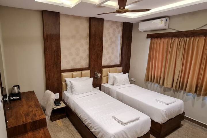 Room 8 of 32