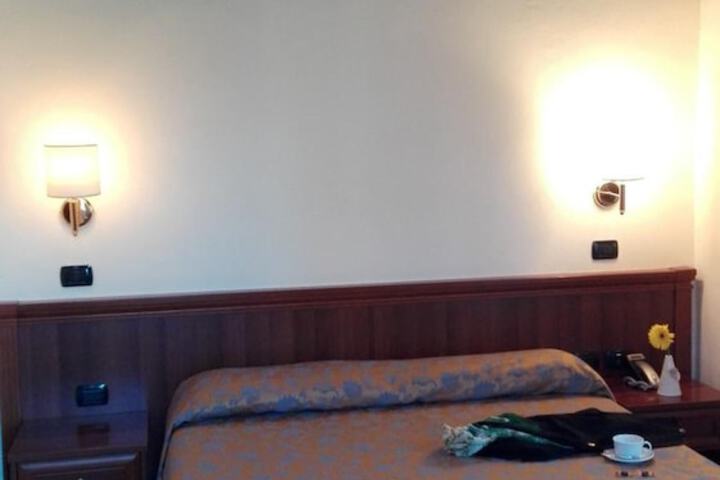 Room 28 of 68