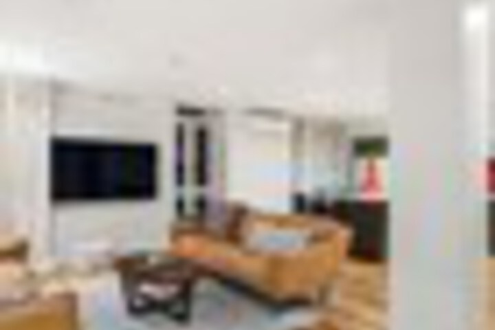Room 167 of 318