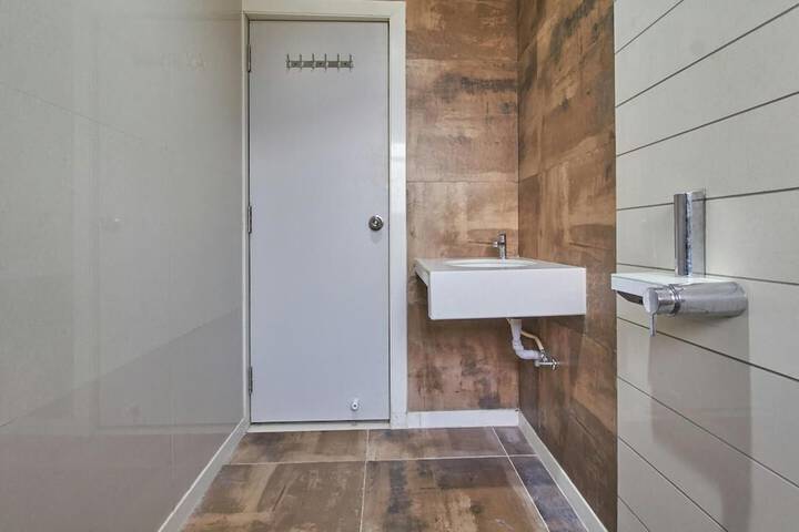 Room 9 of 10