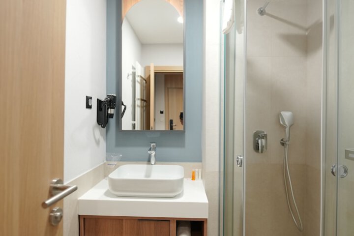 Room 14 of 38