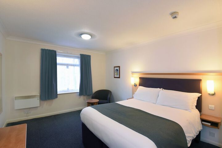 Room 4 of 27