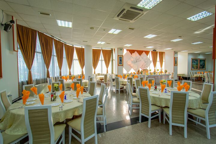 Ballroom/Hall 54 of 61